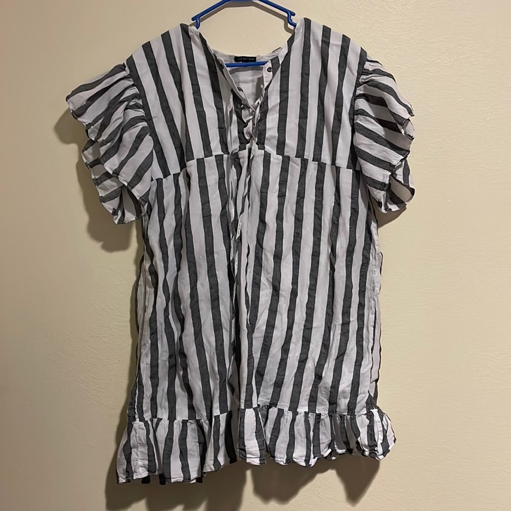 Short black and white striped dress with pockets